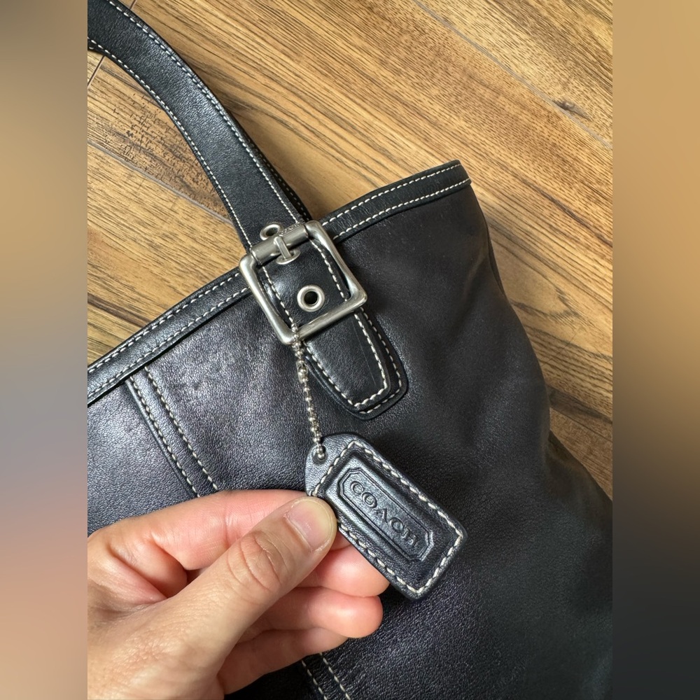 Vintage Coach Hamptons 9572 Leather Tote - Picture 6 of 10